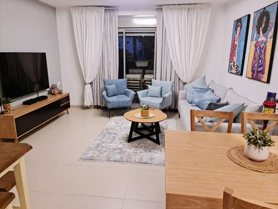 מרחק נגיעה בתקווה Apartment Petach Tikva ภายนอก รูปภาพ
